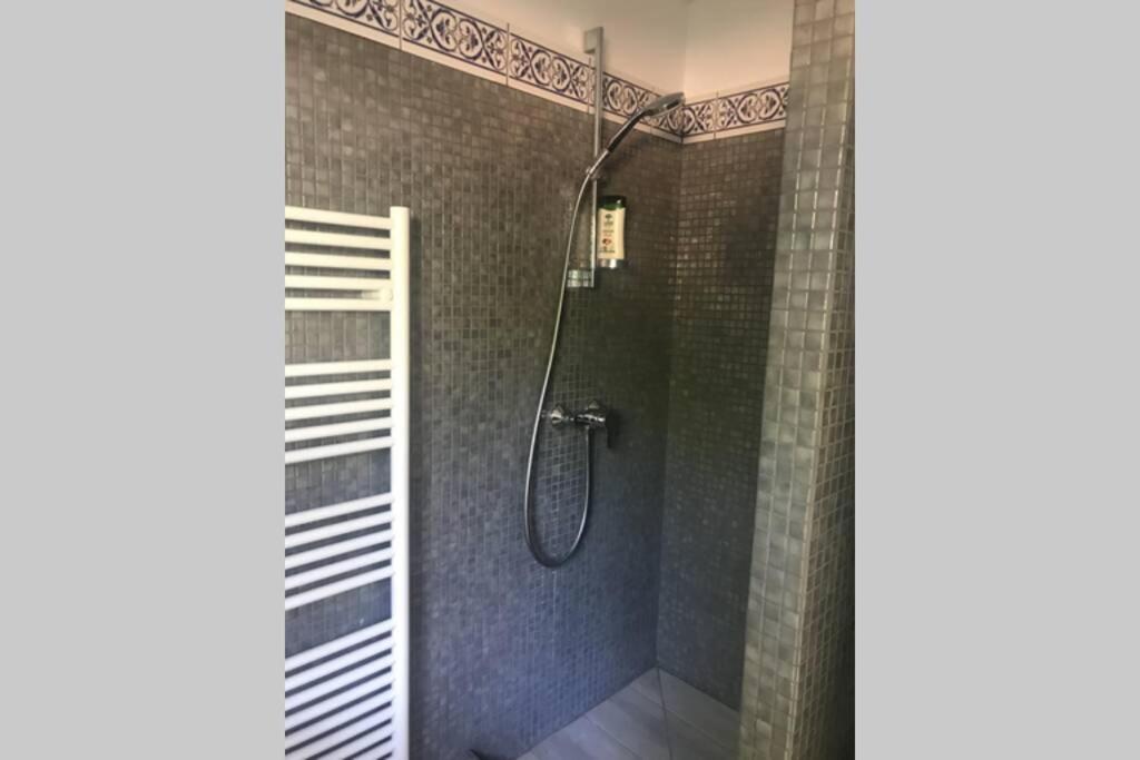 Joli Studio Au Mont St Clair Avec Vue Sur La Mer Apartment Sete Bagian luar foto